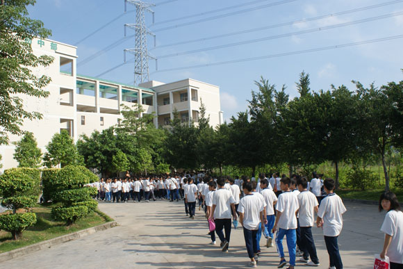 东莞市2011年中学生毕业会考长安福海学校考点考生云集